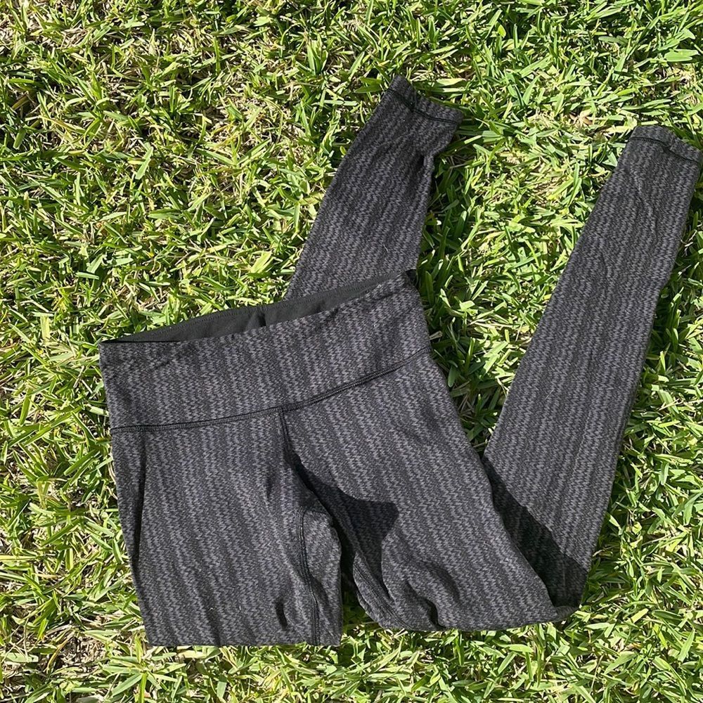 [Lululemon] Black/Gray Chevron Pattern Leggings -… - image 1